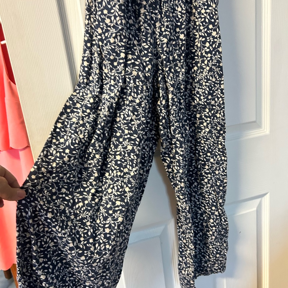 Old Navy Navy and White Floral Spaghetti Strap Romper, sz M